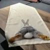 Chemin de table lapin de dos ROGER